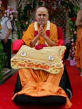 Swamishri bids Jai Swaminarayan