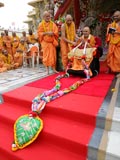 Swamishri is garlanded on this festive occasion