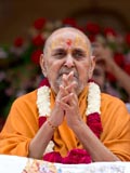 Swamishri bids Jai Swaminarayan