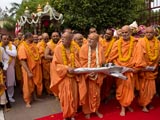 Sadhus ready to begin the rathyatra by pulling God's chariot, with Shri Harikrishna Maharaj seated in it