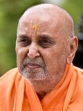 Swamishri in the mandir for darshan 