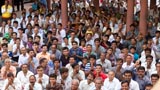 Devotees doing darshan of Swamishri