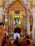 Swamishri doing darshan of Thakorji in mandir