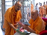 Swamishri releases the 5th and 6th audio CDs from the series of 'AARSH Pravachan Mala', compiled from talks given at AARSH, Akshardham