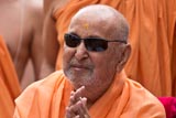 Swamishri bids Jai Swaminarayan