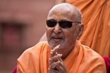 Swamishri bids Jai Swaminarayan