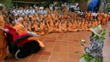 Swamishri bids Jai Swaminarayan to sadhus