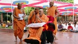  Swamishri bids Jai Swaminarayan 