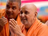  Swamishri bids Jai Swaminarayan and blesses devotees