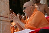  Swamishri bids Jai Swaminarayan to devotees