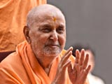 Swamishri blesses devotees 