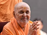Swamishri bids Jai Swaminarayan