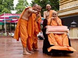 Swamishri blesses devotees