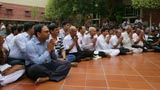 Devotees doing darshan of swamishri