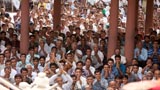 Devotees doing darshan of Swamishri