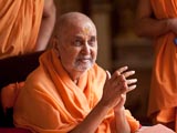 Swamishri bids Jai Swaminarayan