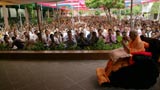 Swamishri bids Jai Swaminarayan to devotees 