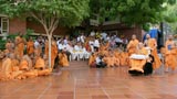Swamishri bids Jai Swaminarayan to sadhus and devotees