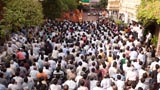 Swamishri bids Jai Swaminarayan to devotees