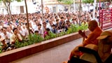 Swamishri bids Jai Swaminarayan to devotees