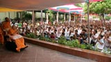 Swamishri bids Jai Swaminarayan to devotees