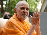 Swamishri bids Jai Swaminarayan
