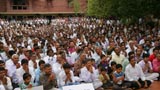 Devotees doing darshan of swamishri