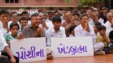 Devotees doing darshan of swamishri