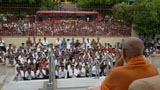 Swamishri bids Jai Swaminarayan to devotees
