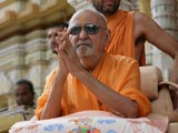 Swamishri bids Jai Swaminarayan