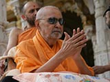 Swamishri in a divine mood 