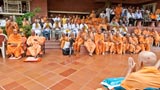 Swamishri bids Jai Swaminarayan to sadhus and devotees