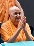  Swamishri bids Jai Swaminarayan