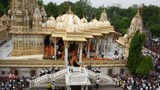 Swamishri bids Jai Swaminarayan to devotees