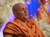 Pujya Viveksagar Swami delivers a discourse