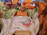  Sadhus honor Swamishri with a shawl