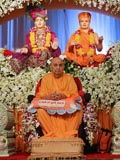  Swamishri during the assembly