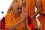  Swamishri bids Jai Swaminarayan to devotees