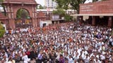  Devotees doing darshan of Swamishri
