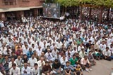  Devotees doing darshan of Swamishri