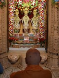  Swamishri engrossed in darshan of Thakorji