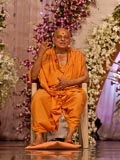  Pujya Ishwarcharan Swami delivers a discourse