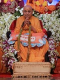 Swamishri is honored with garlands