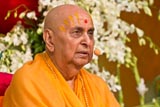  Swamishri blesses the assembly
