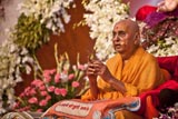  Swamishri blesses the assembly