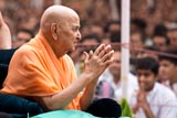  Swamishri bids Jai Swaminarayan to devotees