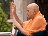  Swamishri blesses all