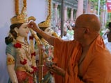  Pujya Ishwarcharan Swami performs pujan of murtis