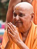  Swamishri bids Jai Swaminarayan to devotees