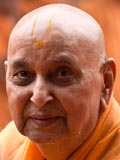 Swamishri bids Jai Swaminarayan